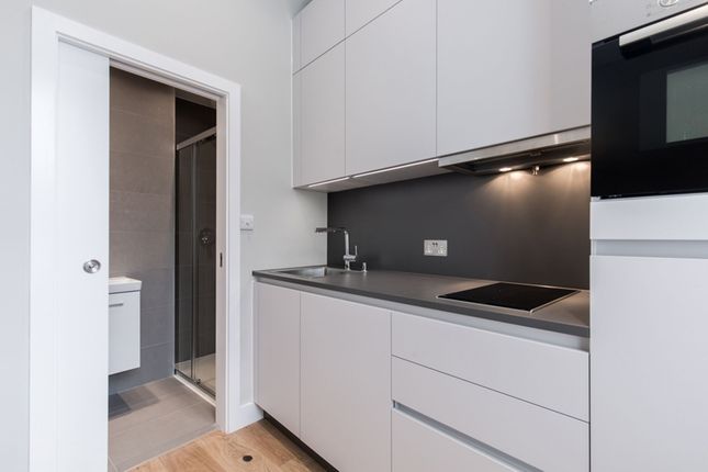 Flat 6 68 Arodene Road, London photo 3