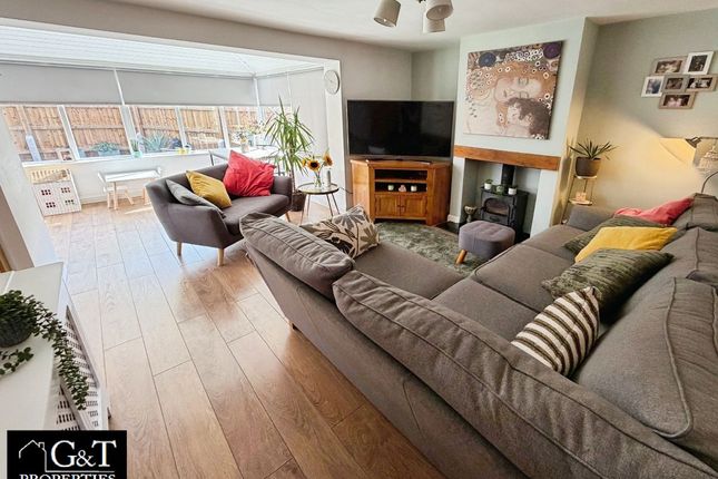 12 Murdoch Drive, Kingswinford photo 2