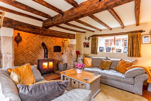 Cottage to rent in Two Bedroom Period Cottage, Ashton-Under-Hill, Worcestershire