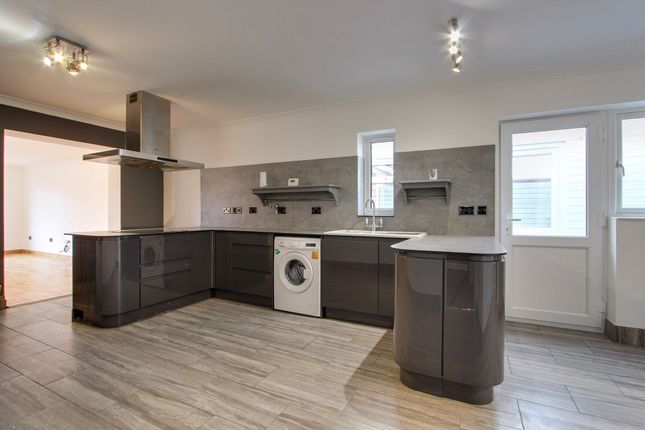 33 Churchfield Way, Wisbech photo 2