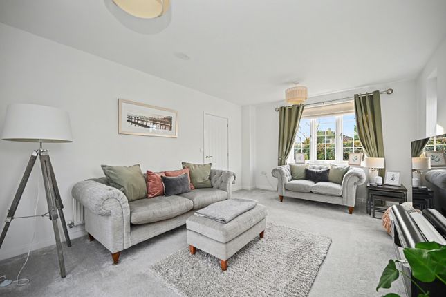 6, Carthusian Close, Rugby photo 3