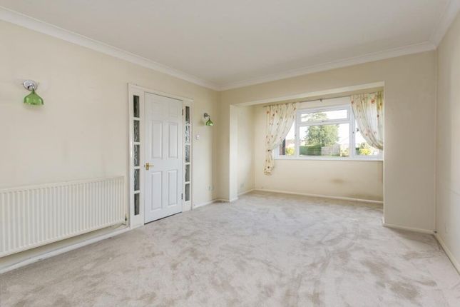 14, The Warren, Buckinghamshire photo 4