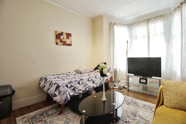 Flat for sale in 2 Kingswood Road, Ilford