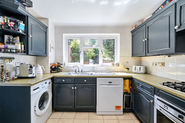6 The Cedars, Leatherhead photo 3