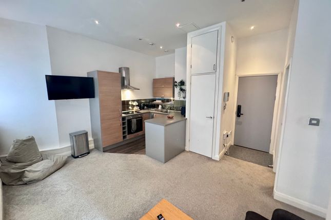 Apt 10, Nottingham photo 3