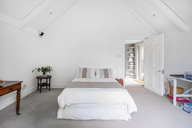 Flat 4, Ravenswood House,, Lower Hale, Surrey photo 4
