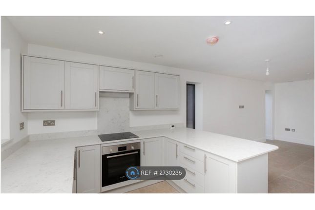 Flat  Craigmore Hall, Crowborough Crowborough Hill, Crowborough photo 4
