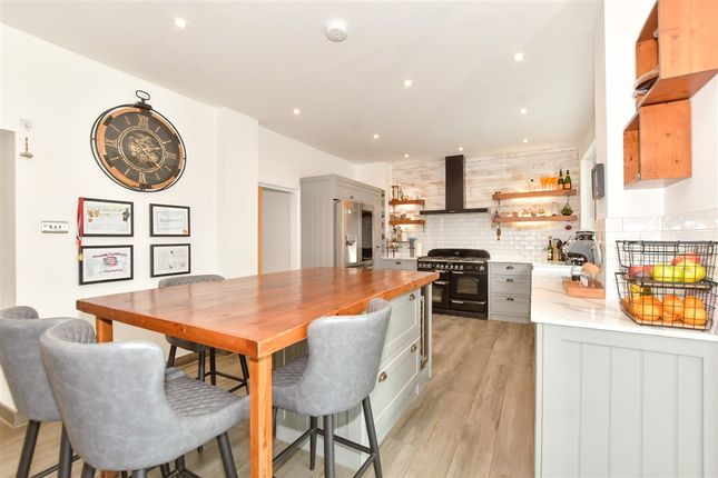 Kitchen/ Dining Room