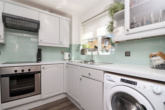 21, Church Grove, Devon photo 3
