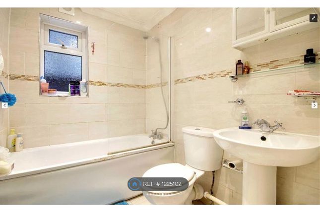 Flat  Ground  Floor Garden Flat, London photo 3