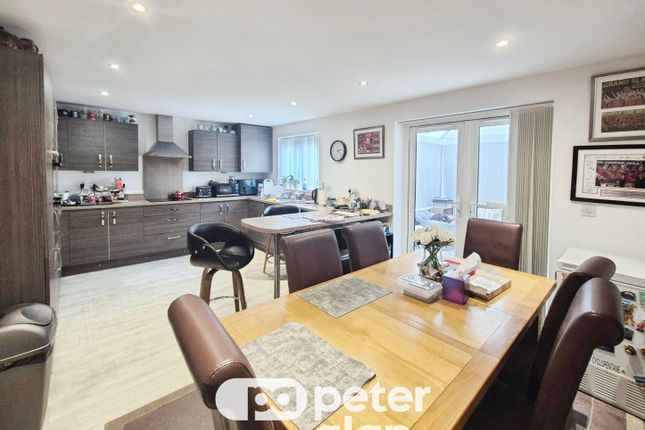 225, Newport photo 5