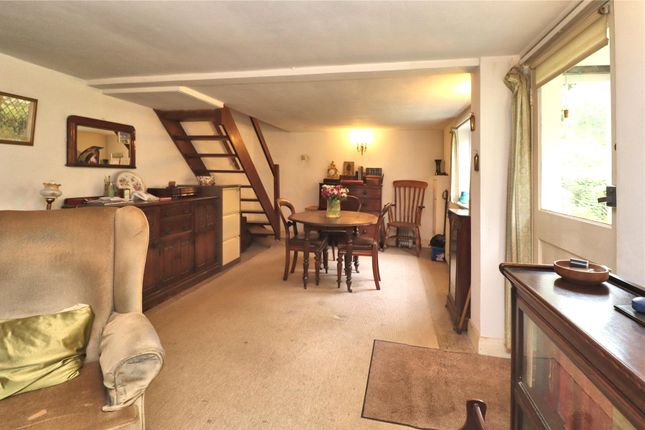 3, Kemishford, Surrey photo 2