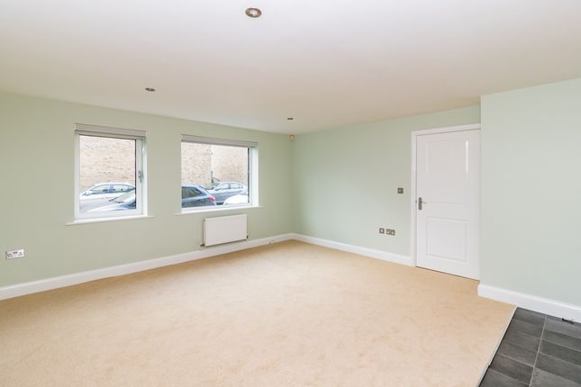 Flat to rent in London Road, Bicester