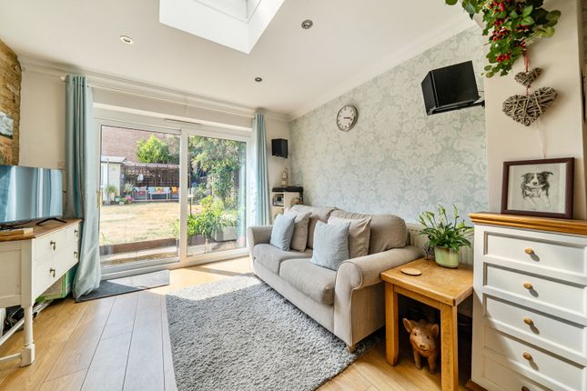 12, Meadow Walk, Dartford photo 4