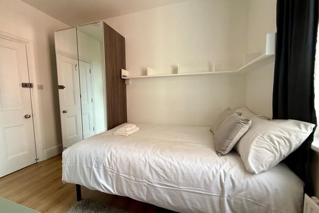 Flat 313, London photo 2