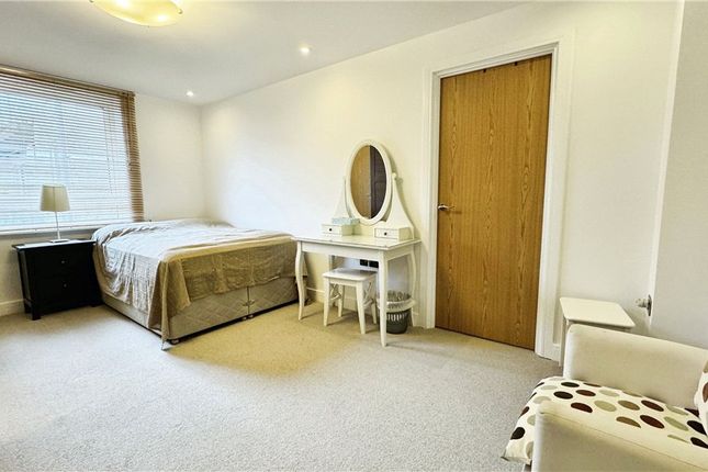 25 Zeus Court,, Fairfield Road, West Drayton photo 4