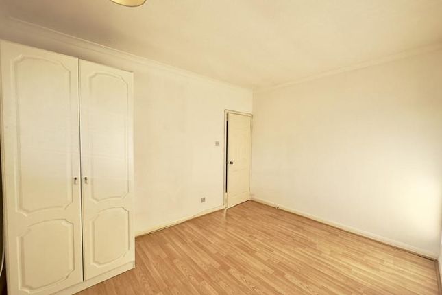 Flat for sale in Park Road, Loughborough