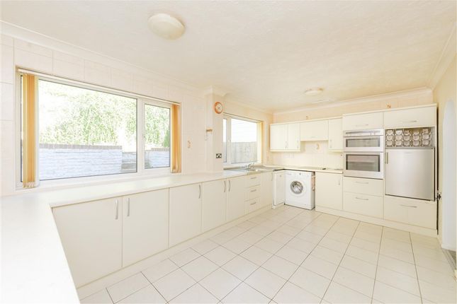 Princes Avenue Walderslade, Chatham photo 3