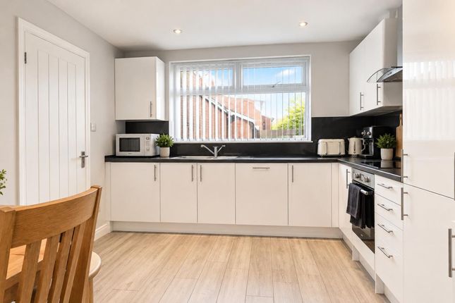 1 Kimbolton Close, London photo 4