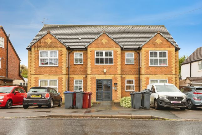 1-bed flat on Newcastle Road, Berkshire, £1,300/mo