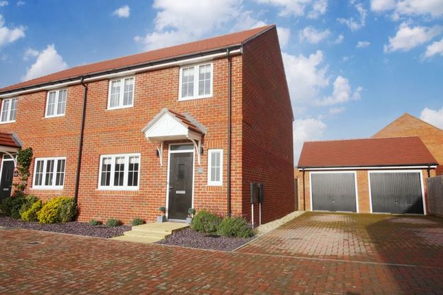 Thumbnail Semi-detached house to rent in Bonners Mead, Benson, Wallingford