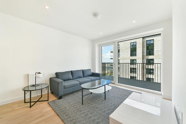 Studio flat on Flat 66 Arber House, 2 Greenleaf Walk, Southall, £1,600/mo