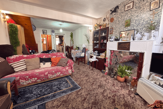 50, Worcester Road, London photo 2