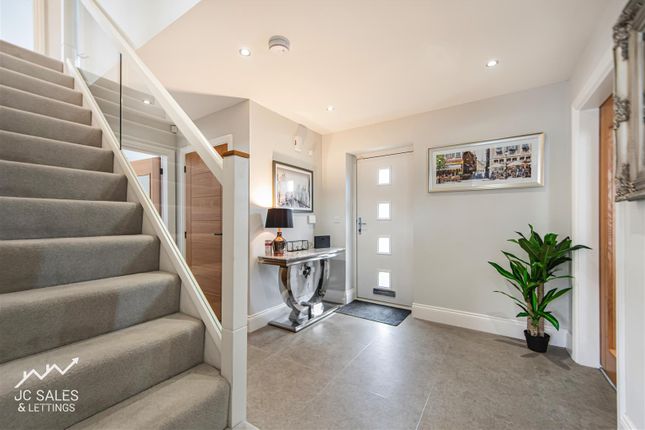 15, Hall Farm Mews, Sheffield photo 2