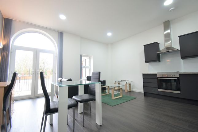 Flat 1, Smith House Two, 20 Forest Road, Feltham photo 2