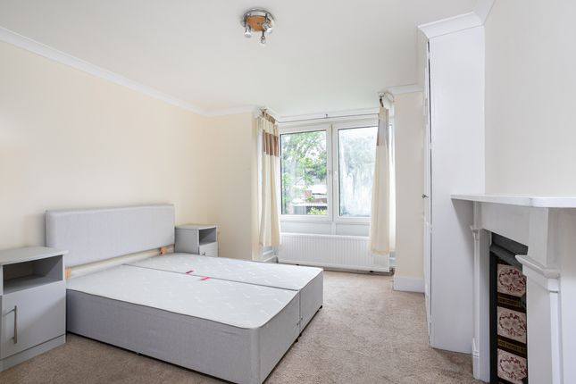 Gleneagle Road, London photo 3