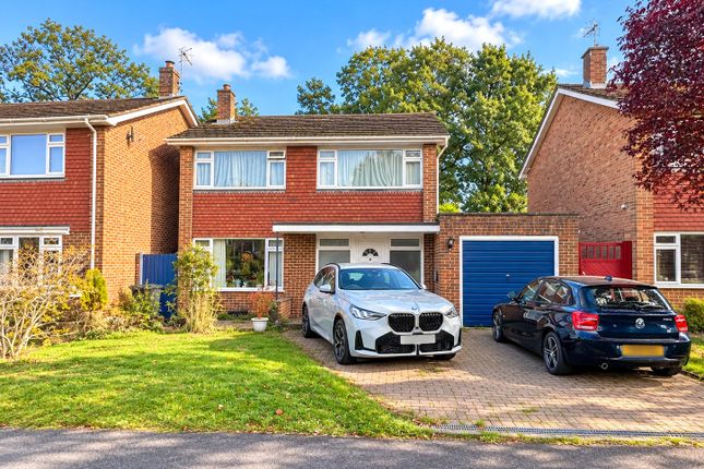 3-bed detached on Copse Avenue, Farnham, £2,000/mo