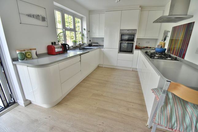 60, Amberwood, Ferndown photo 3