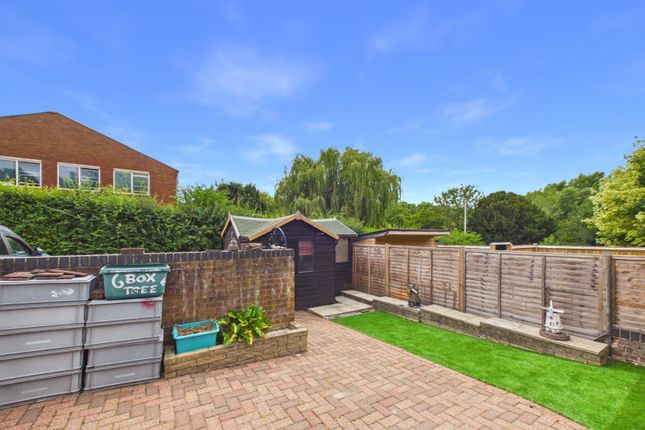6, Box Tree Close, Buckinghamshire photo 3