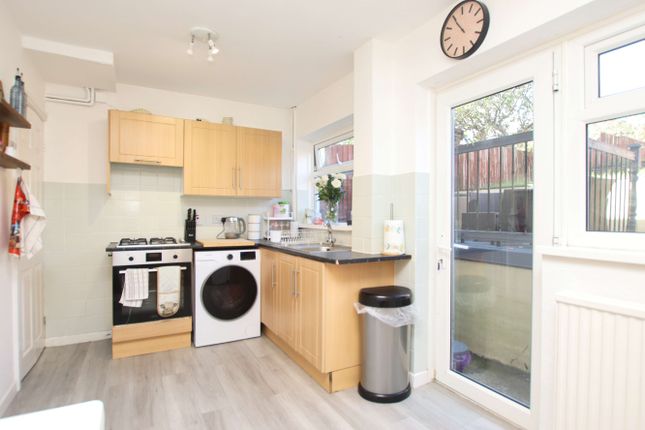 Clos Llangefni, Beddau photo 4