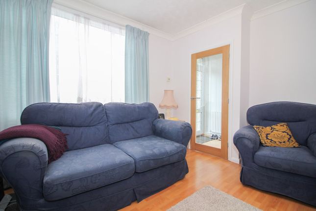 82 Muirfield Road, Watford photo 2