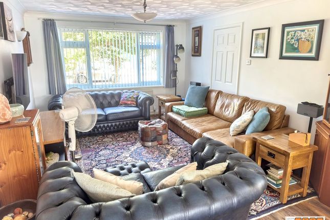 65, Saltmarsh Lane, Hayling Island photo 2