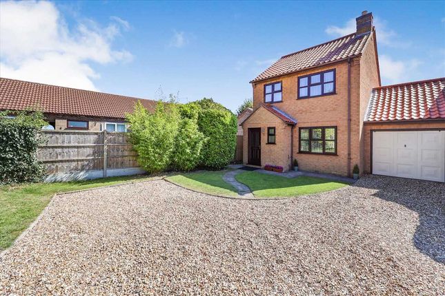 Link-detached house for sale in Fosters Close, Navenby, Lincoln
