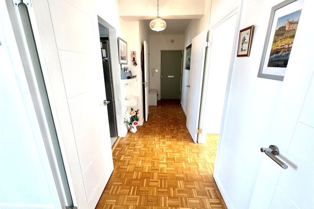 Flat 34, Park Gates,, Chiswick Place, East Sussex photo 4