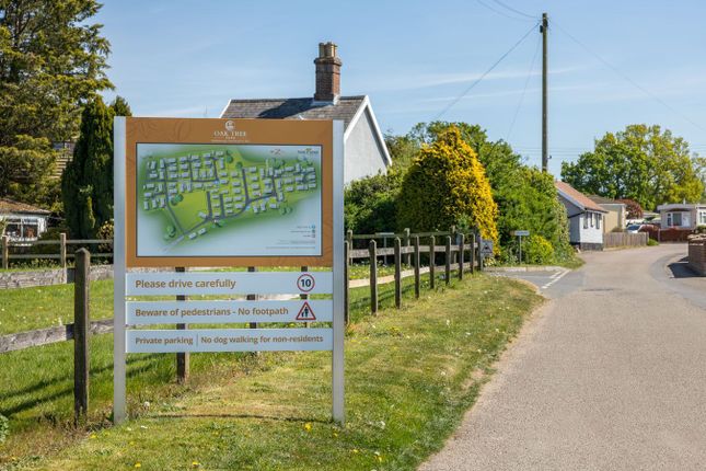 28, Oak Tree Park, Attleborough photo 2