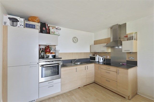 Flat to rent in Holly Court, John Harrison Way, Greenwich