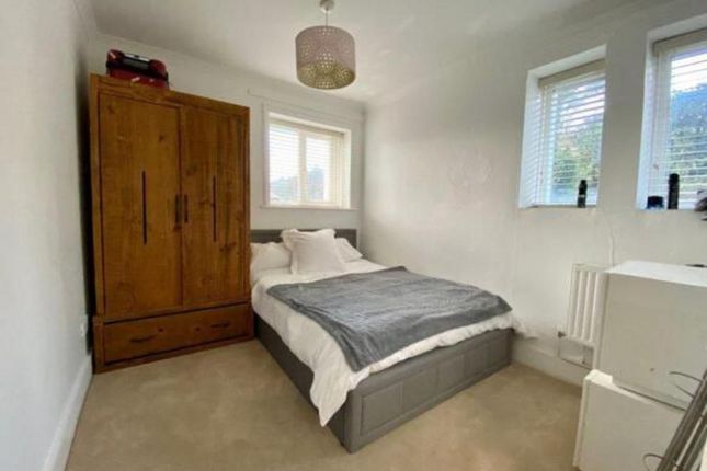 Flat Flat 1, 21, Raglan Road, Reigate photo 5