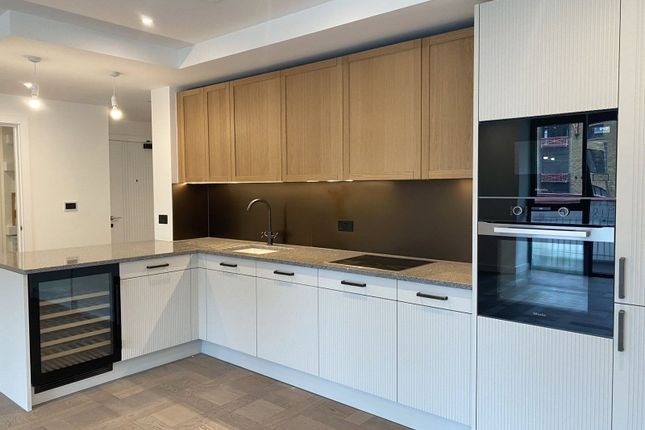 Flat for sale in Saffron Place, Wapping