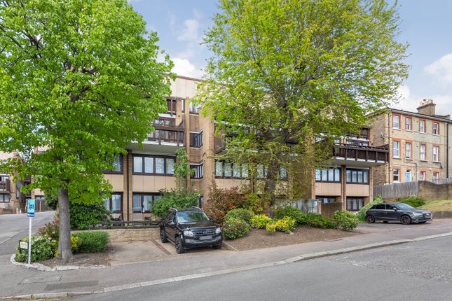 Thumbnail Flat for sale in Park Rise, London