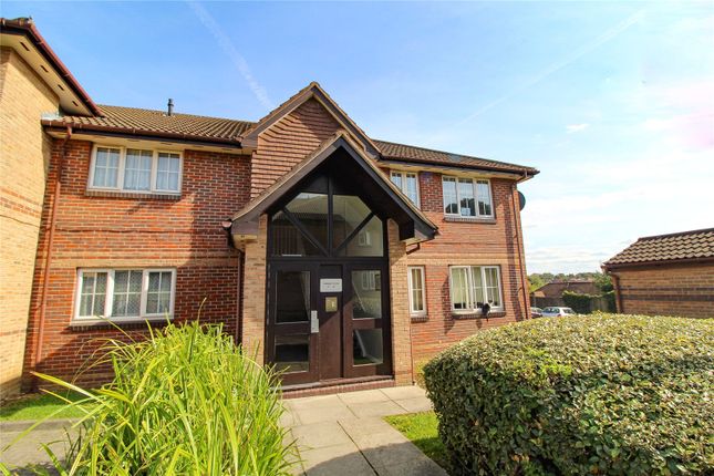 Flat for sale in Vermont Close, Enfield, Middlesex