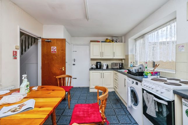 8, Ellerby Avenue, Nottingham photo 4