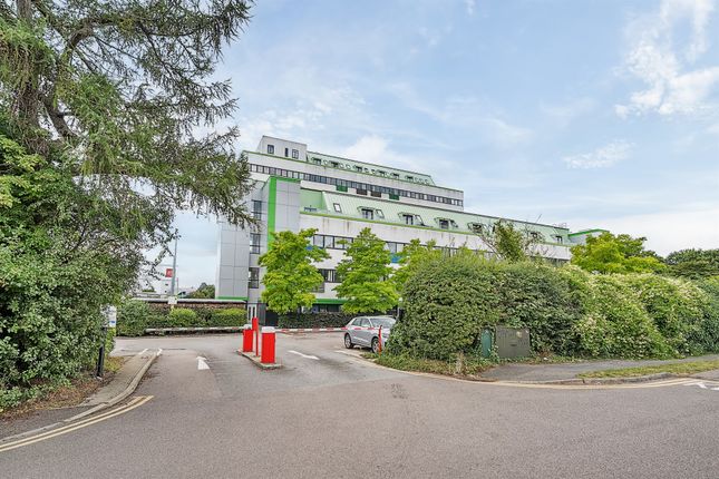 Flat 506s, Six Hills House West Terrace, Kings Road, Stevenage photo 2