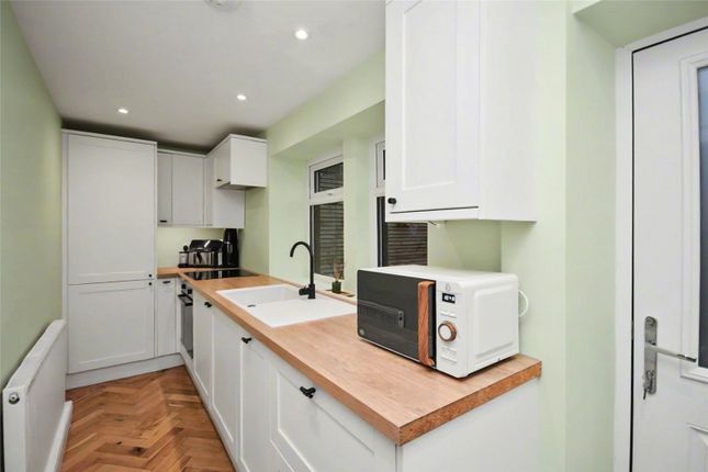 26, Lumby Lane, West Yorkshire photo 3