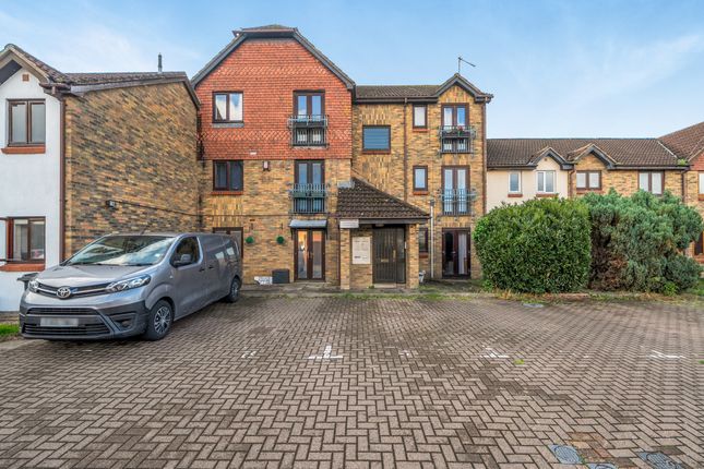2-bed flat on Castilian Mews, Swindon, £140,000