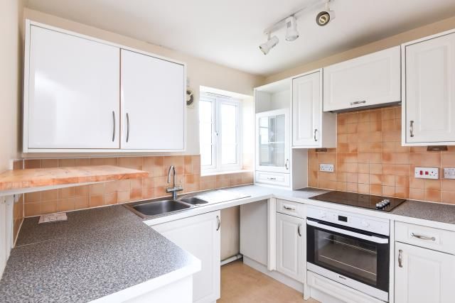 Flat 5, 31, Madley Brook Lane, Witney photo 2
