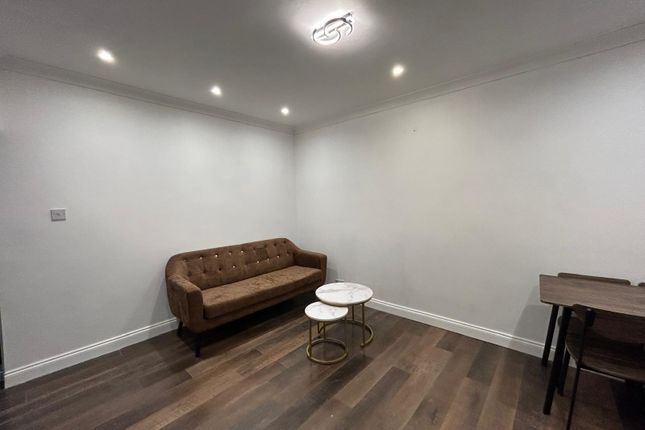 132A, Heath road, Hounslow photo 2